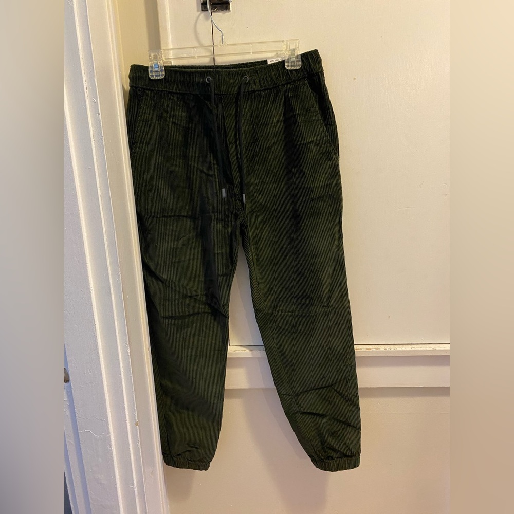 American Eagle men’s green corduroy joggers. Next level flex